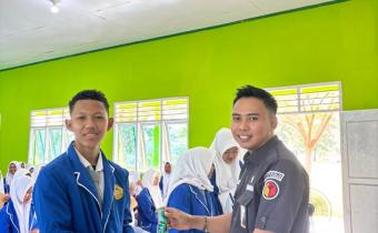 Saat prosesi pembagian hadiah